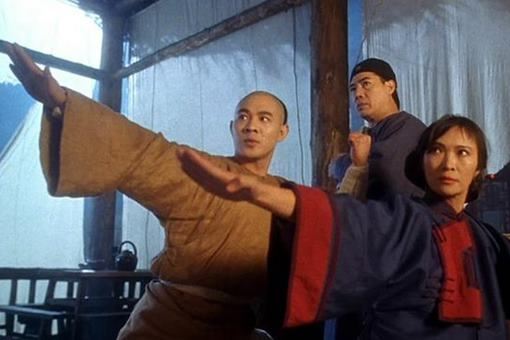 方世玉是怎么死的？被人踢爆肛门而死