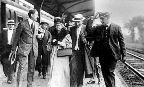 全球第一首富 洛克菲勒身价3053亿美元(超比尔盖茨3倍)