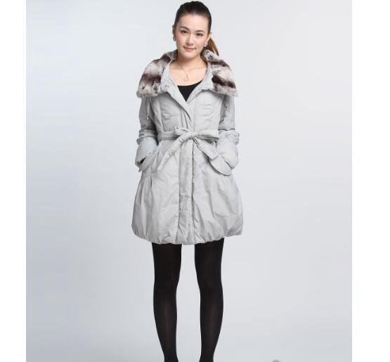 灰色配什么颜色好看 女生灰色衣服穿搭攻略