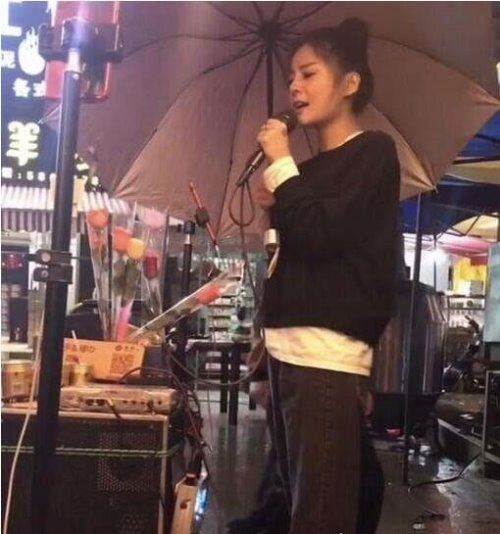 抖音霸屏的花姐是谁 来自安徽滁州的平民歌手翻唱走红