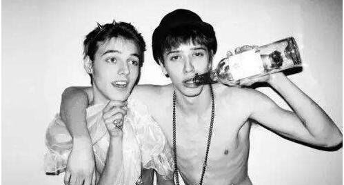 各国实现男男性行为的合法化 不要在用歧视眼光看待