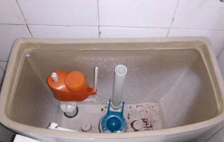 马桶水箱一直流水不存水怎么办？