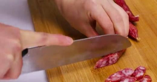 荷兰豆炒腊肠怎么做？
