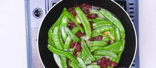 荷兰豆炒腊肠怎么做？