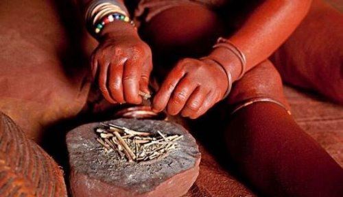 非洲纳米比亚辛巴族 女人袒胸露乳一辈子不洗澡