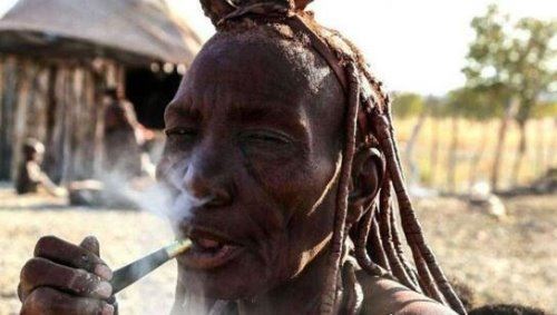 非洲纳米比亚辛巴族 女人袒胸露乳一辈子不洗澡