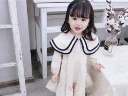 童模妞妞被踢视频背后 一天盘拍119套衣服(年仅三岁为家赚几十万)