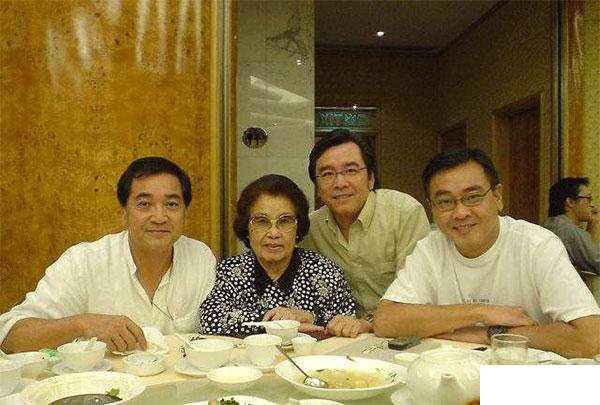 尔冬升秦沛姜大卫为什么不一个姓