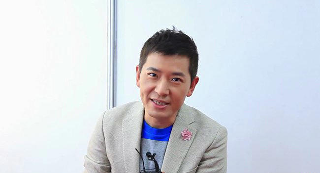 何炅和戴军kiss图片