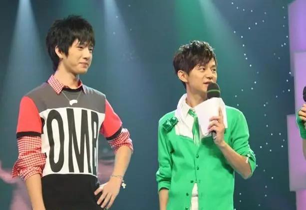 何炅和戴军kiss图片