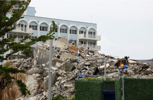 美国大楼倒塌事故死亡数升至64人