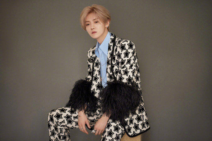 鹿晗显赫家世大揭秘