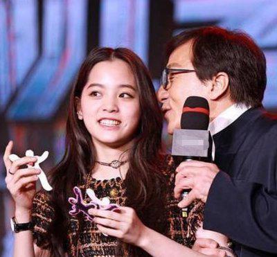 欧阳娜娜第一次给成龙