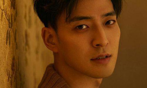 李铢衔的手怎么了