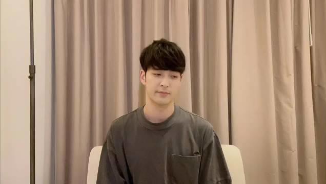 李铢衔的手怎么了