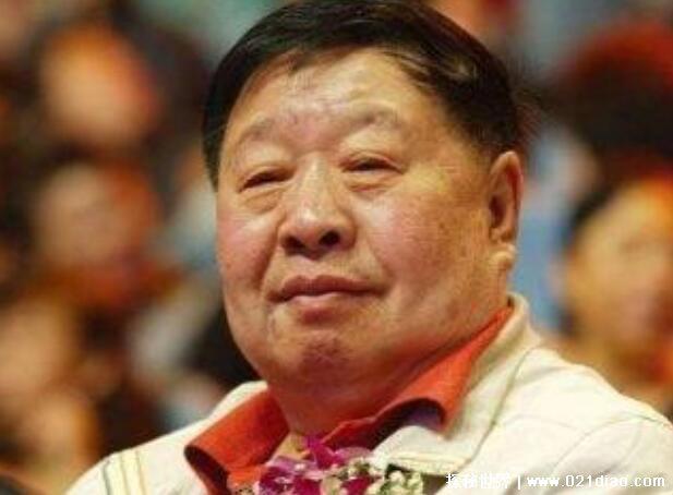 冯巩是谁的徒弟，师傅马季为相声大师可惜已经去世