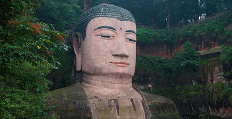 2020乐山大佛再次闭眼是真是假，没有闭眼(闭眼是酸雨导致)