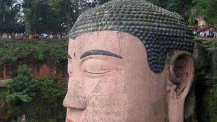 2020乐山大佛再次闭眼是真是假，没有闭眼(闭眼是酸雨导致)