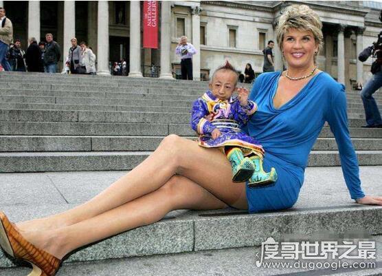 世界最长腿小姐,埃卡特里娜·利辛娜(腿长132厘米)