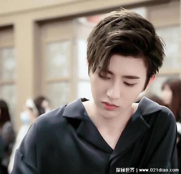 蔡徐坤的初吻给了谁，蔡徐坤亲口承认初吻在高一就给了人