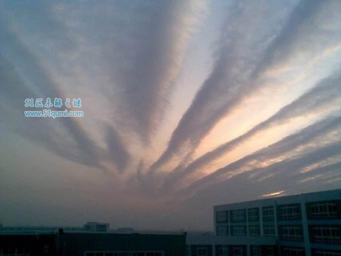 地震云图片长什么样子出现多久会地震,三种表现征兆(务必注意)
