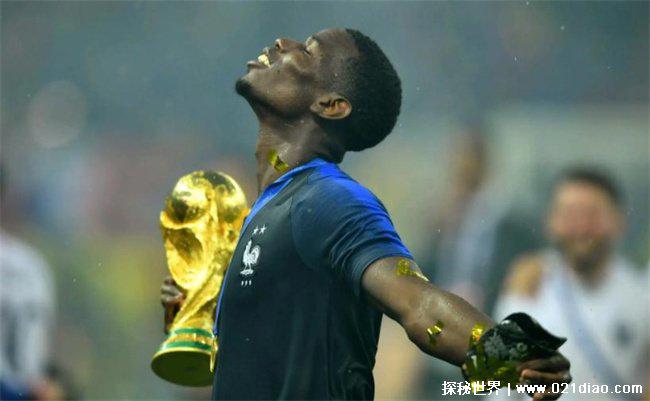 博格巴为什么没有参加世界杯（由于膝盖受伤）