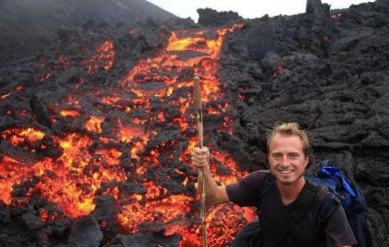 岩浆怕水吗，怕水因为能快速让岩浆冷却变成石头(附实验视频)