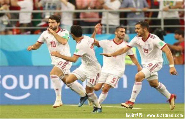 足球上半场红牌罚下后还可以上人吗（不可以）