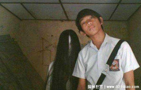 身上有小鬼的特征，脸部发黑害怕光(民间的迷信说法)