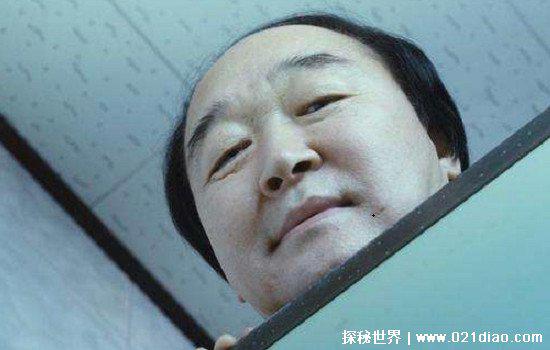 世界上最恐怖的笑容，熔炉电影中的男校长微笑是无数人的阴影