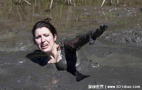 沼泽会把人吸到哪去，吸到地下去(附带正确的沼泽自救方法)