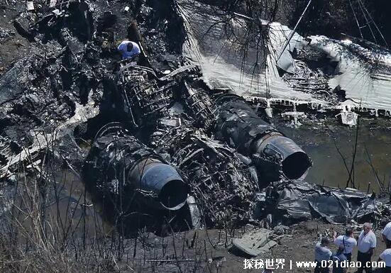 飞机解体人会怎么样很痛苦吗，人在空中会直接死掉