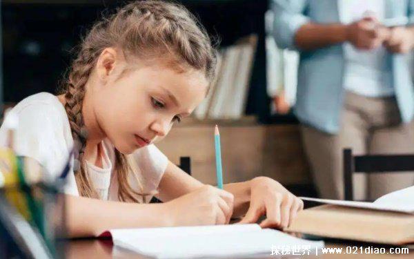 写作业违法吗判几年 写作业不违法(但后果很严重）