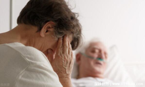 阳寿已尽的老人表现，15个征兆表明半年内阳寿将尽(喜欢掀被子)