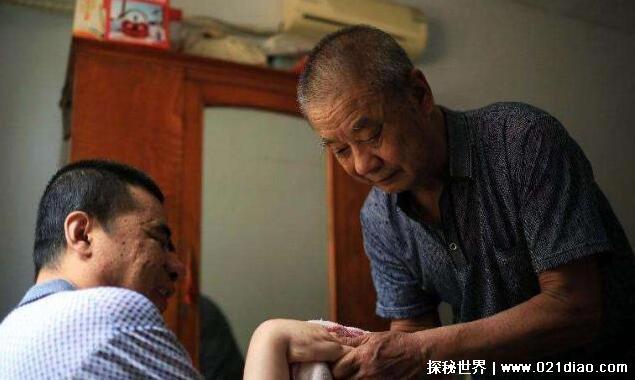 阳寿已尽的老人表现，15个征兆表明半年内阳寿将尽(喜欢掀被子)