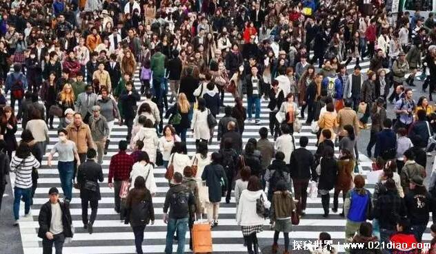 中国人口多少亿人2022，14.13亿人(只比印度多2千万人)