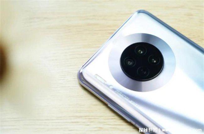 小伙坐地铁称手机不见了，掉进女乘客手提袋(监控显示)