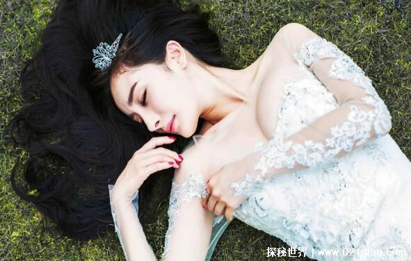 大幂幂这是真的大，杨幂呼之欲出的傲人身材掩不住(附动图)