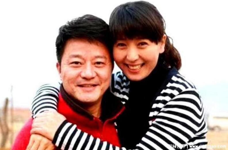 闫学晶现任老公马东明的照片,二嫁马东明45岁高龄生女