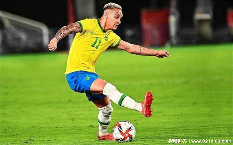球员入选世界杯名单后求婚 （巴西球员前锋佩德罗）