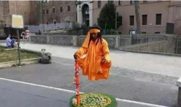 印度街头悬浮术揭秘,任何人都可以学会(实际坐在板子上)