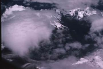 卫星拍到的真龙凤凰，能清晰看到鳞片（是冰川山脉）