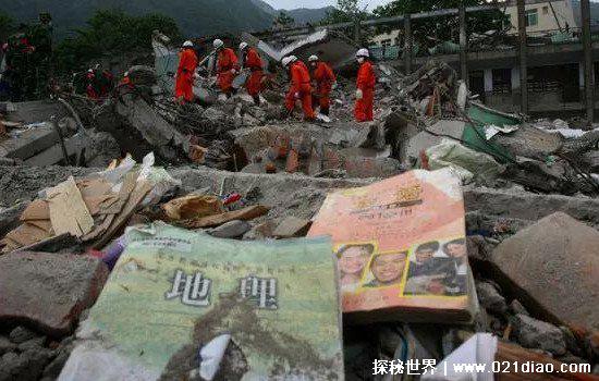 汶川地震前一天的前兆，据说出现地震云预知(专家回应无法确定)