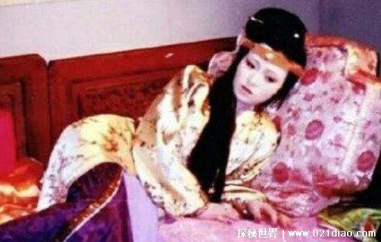 红楼梦里最诡异的人,秦可卿(死的蹊跷不说死后还显灵数次)
