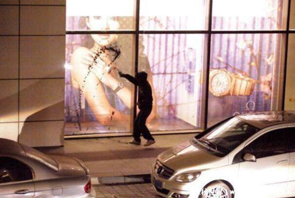 章子怡三重门事件真相，人设瞬间崩塌(诈捐门让许多唾弃)