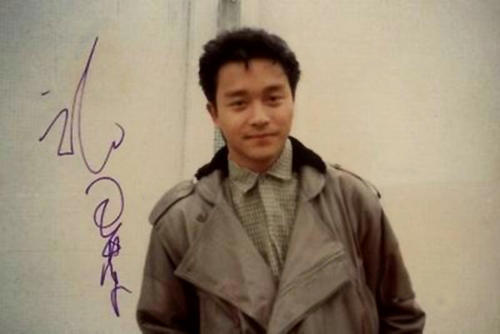 香港巨星哥哥张国荣死亡之谜，不堪忍受抑郁症的折磨跳楼身亡