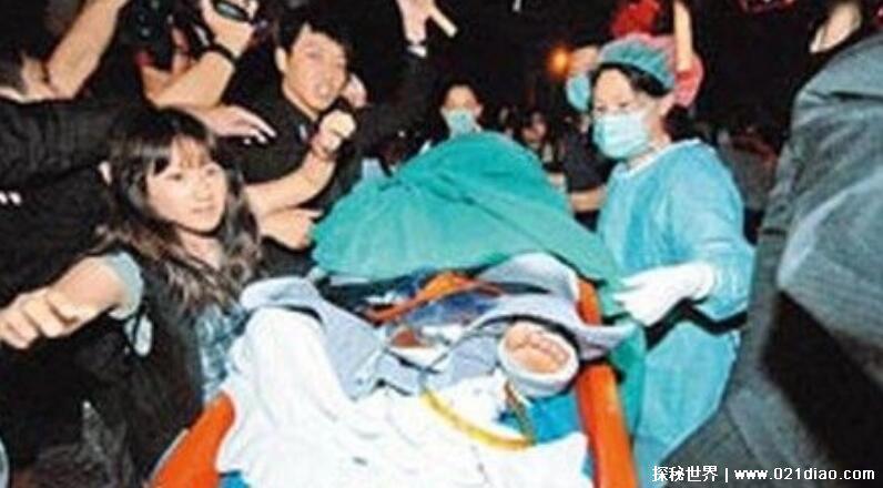 俞灏明怎么被烧的，是不是为了救人才受伤(附现场照片)