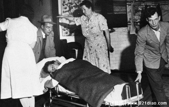 1952年伦敦烟雾事件的主要污染物是，二氧化硫(一万多人死亡)