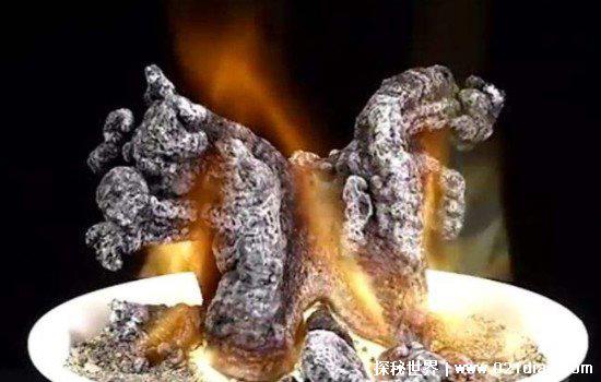 世界上最诡异的烟花，法老之蛇燃放后凭空出现一条恐怖巨蛇