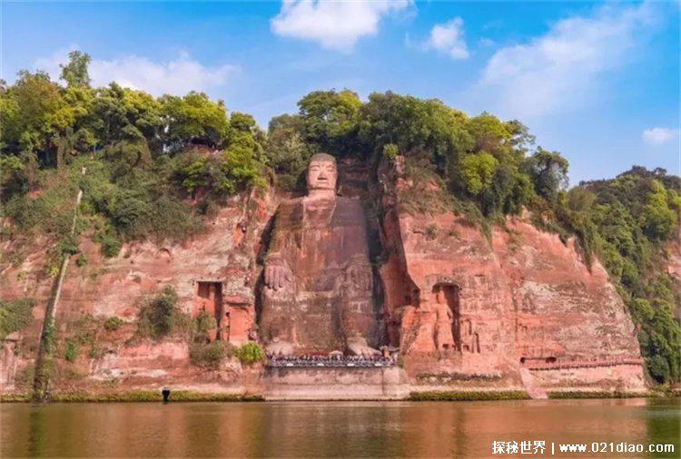 世界上最大的一座坐佛，乐山大佛(位于四川)